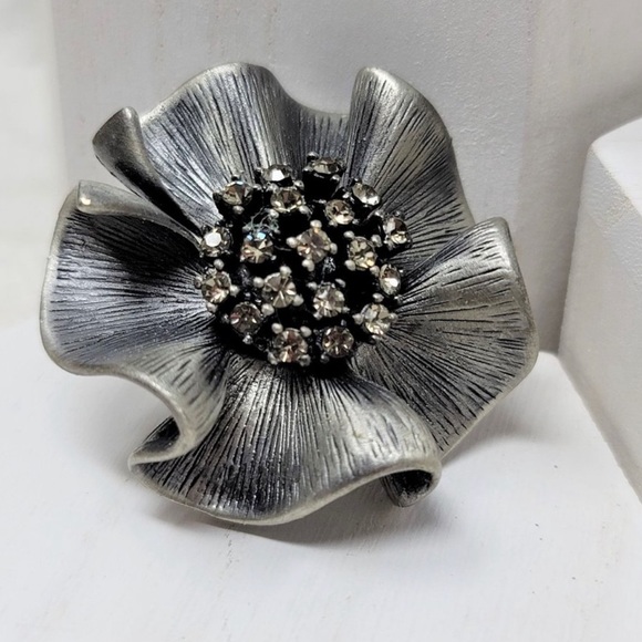 Ruffled Flower Brooch or Pendant - Picture 2 of 4